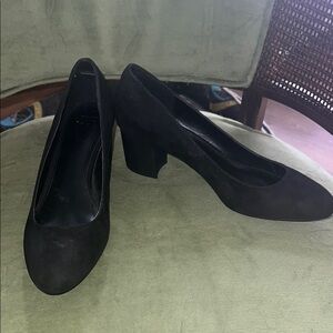 Elegant Black Women's Pumps with Block Heal
